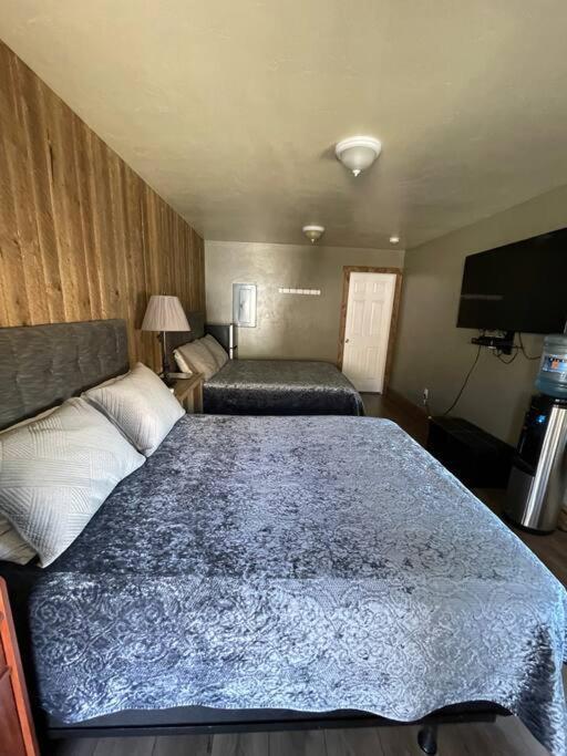 Parkway Yellowstone Guest House Room #2 Gardiner Bagian luar foto