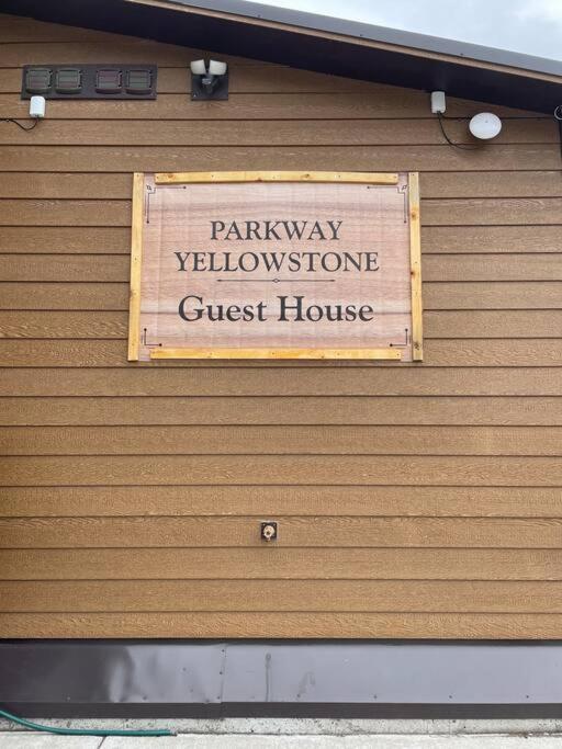 Parkway Yellowstone Guest House Room #2 Gardiner Bagian luar foto