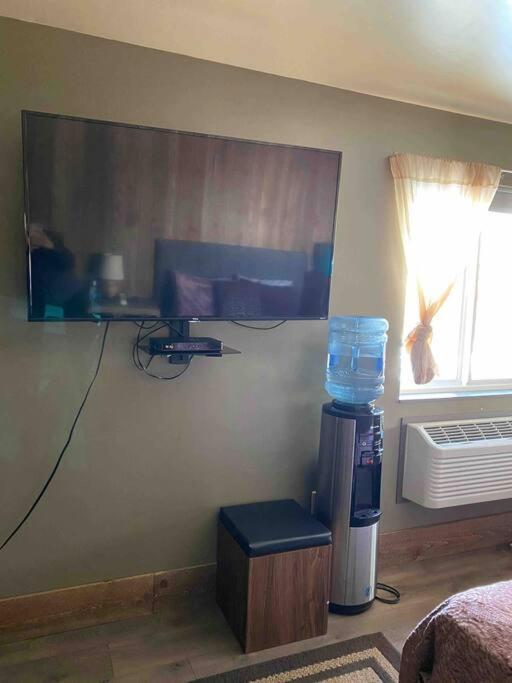 Parkway Yellowstone Guest House Room #2 Gardiner Bagian luar foto