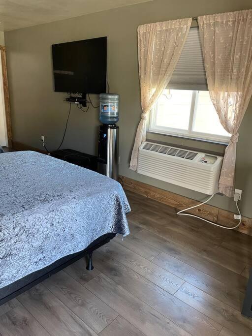Parkway Yellowstone Guest House Room #2 Gardiner Bagian luar foto
