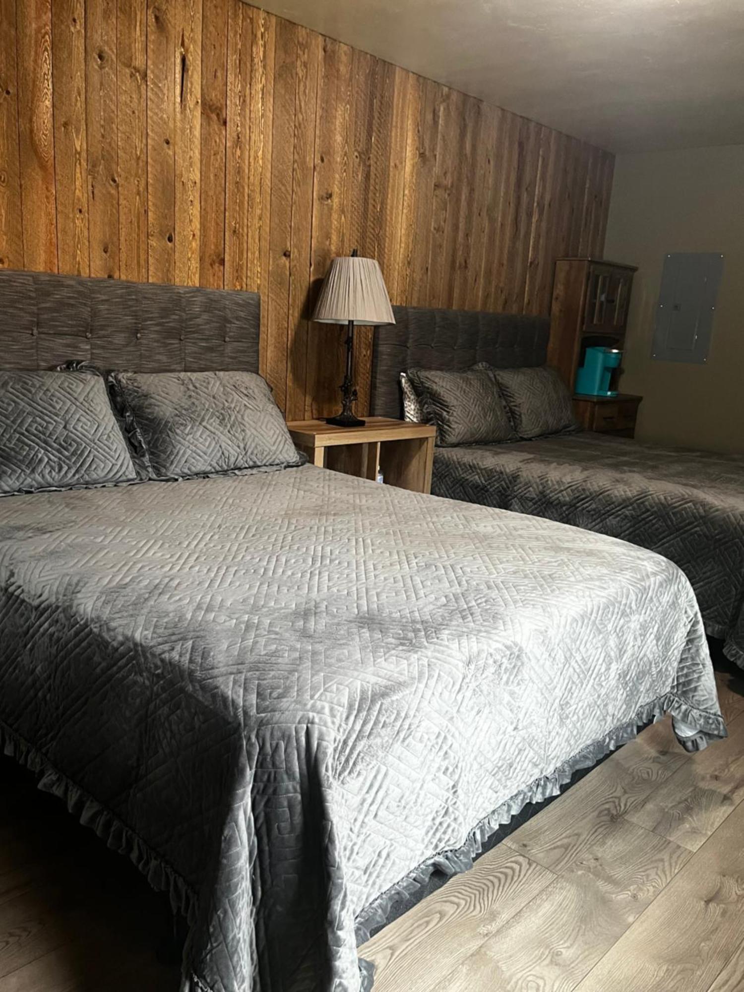 Parkway Yellowstone Guest House Room #2 Gardiner Bagian luar foto