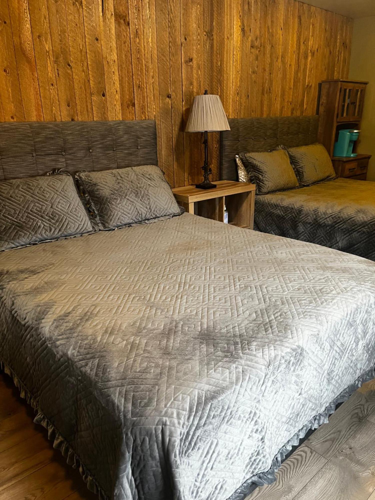 Parkway Yellowstone Guest House Room #2 Gardiner Bagian luar foto