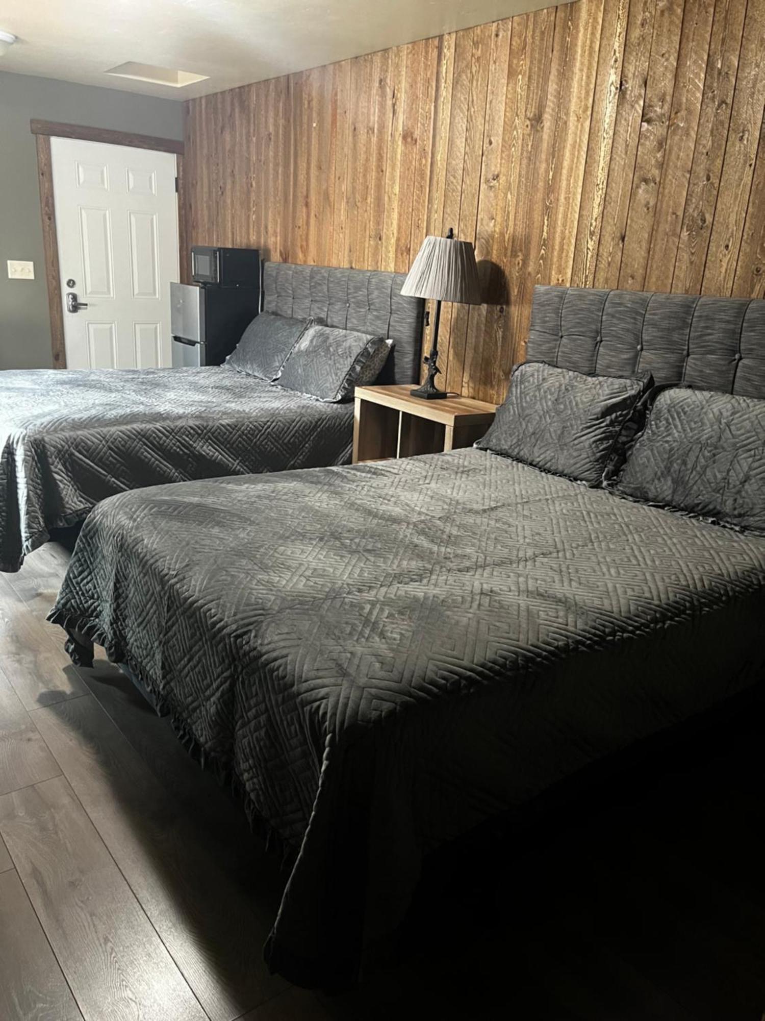 Parkway Yellowstone Guest House Room #2 Gardiner Bagian luar foto
